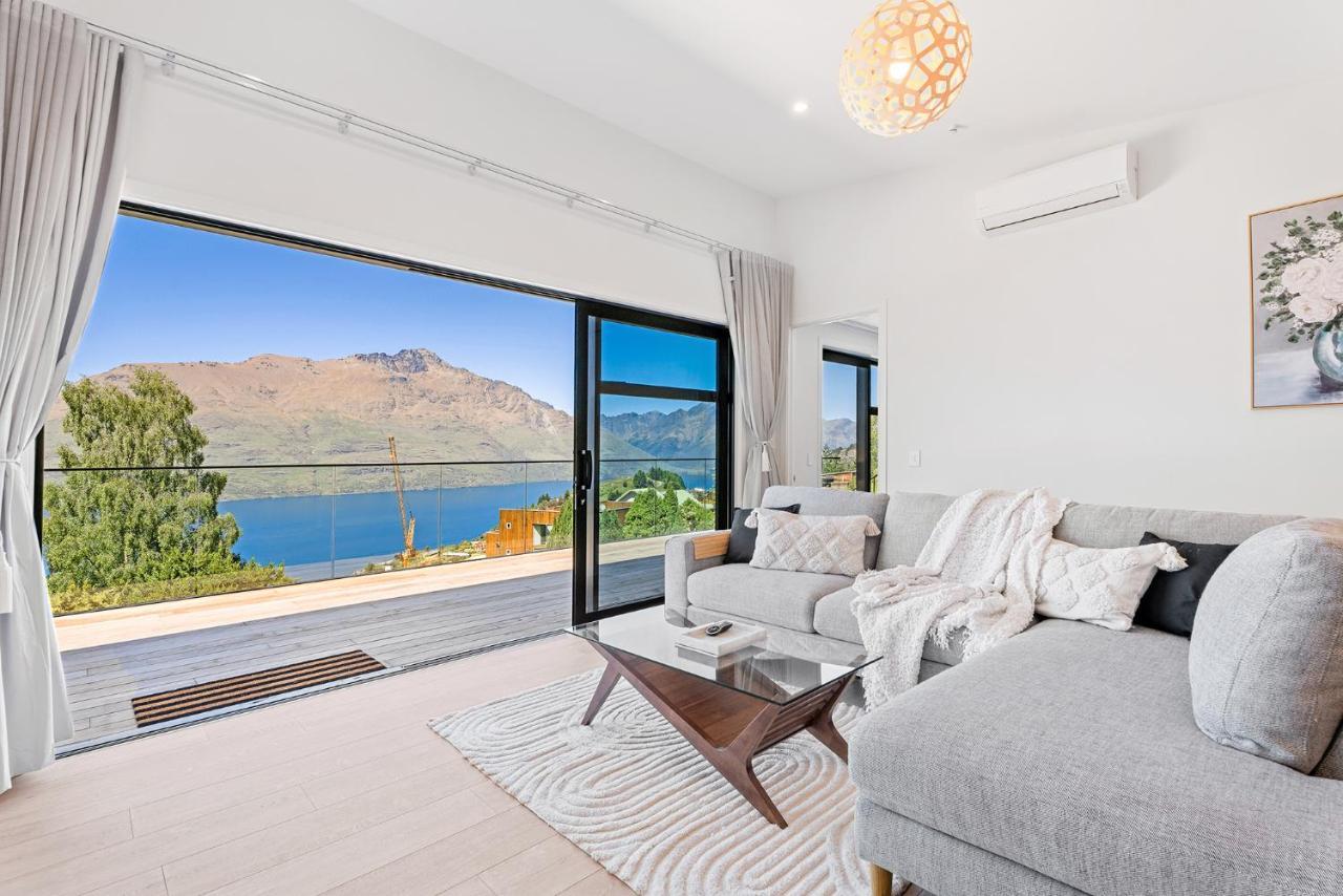 Modern Plush & Picturesque Wynyard Top in Queenstown, New Zealand