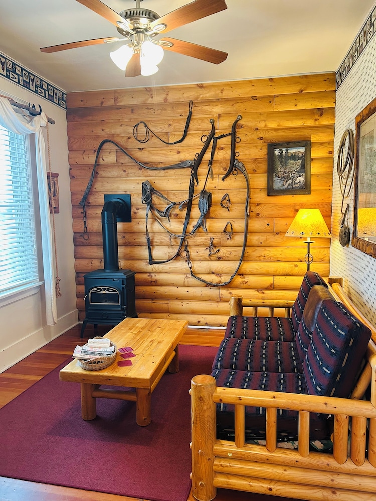 Moore's Old Pine Inn - photo 36