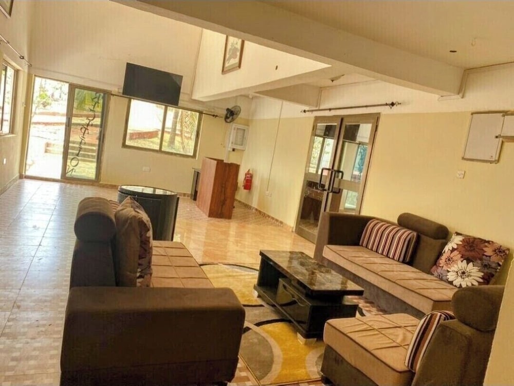 Neptune - carbon neutral hotel in Akropong