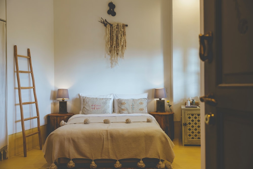 Riad Lamp — 4-Star Luxury Hotel in Nanjo, Japan