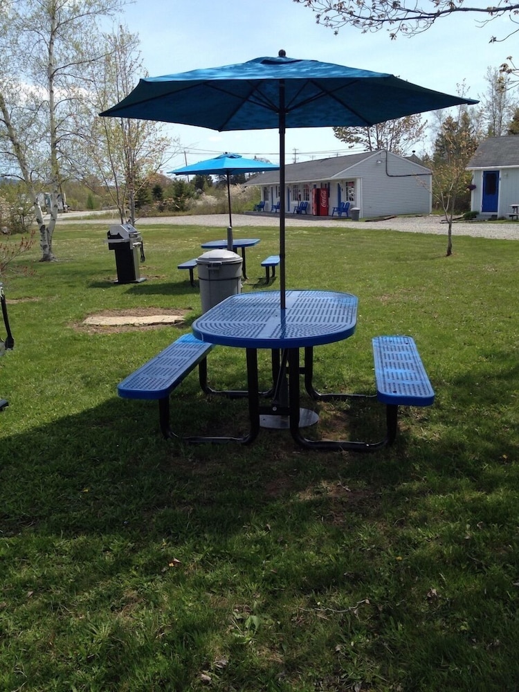 Isleview Motel and Cottages - photo 47