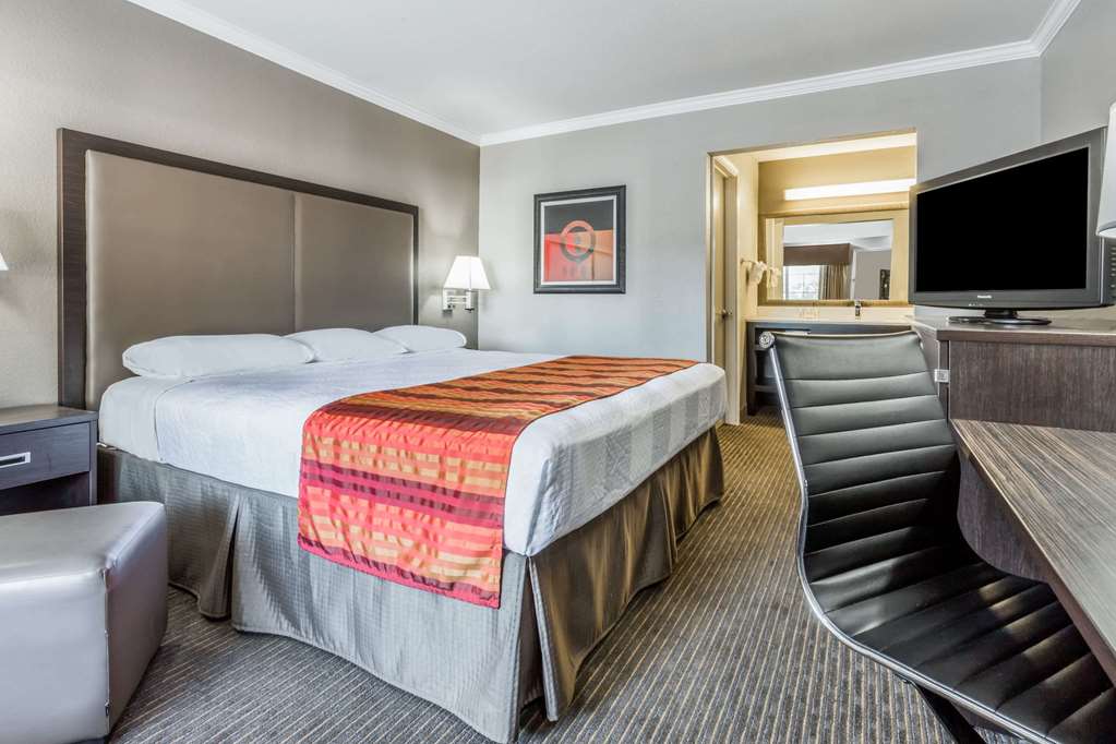 Super 8 by Wyndham Mountain View - photo 7