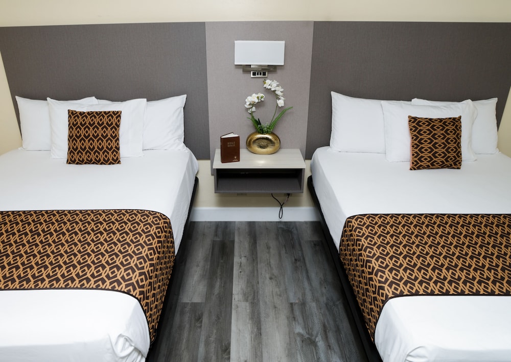 Silver Surf Motel - photo 64