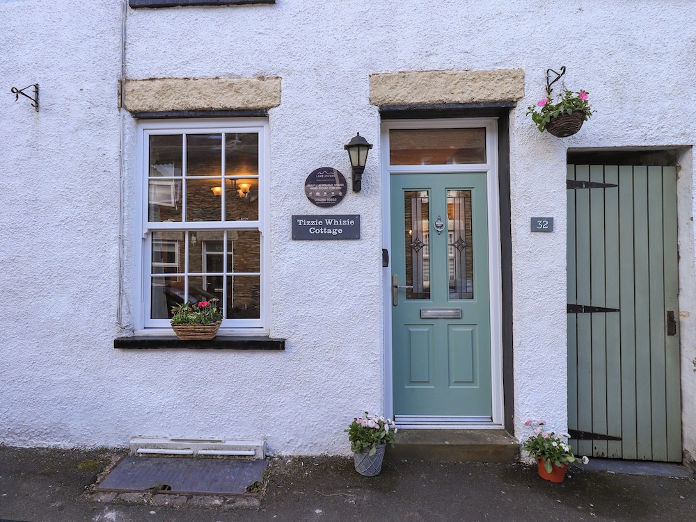 Tizzie Whizie Cottage — 4-Star Luxury Hotel in Windermere, United Kingdom