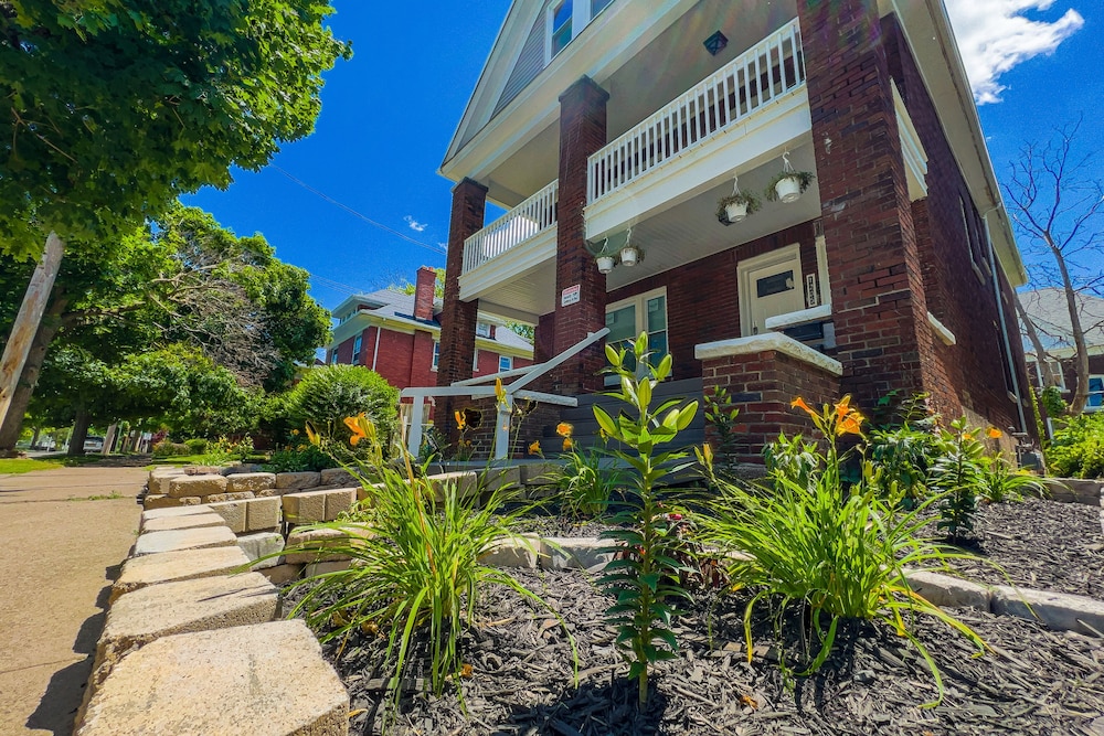 The Horseshoe Falls Villa 6BR Free Parking Minutes From Falls & Casino - photo 26