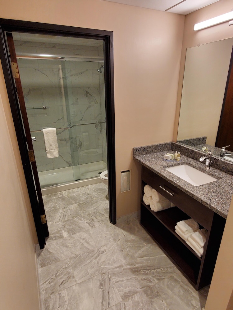 Ariel Broadway Hotel - photo 12