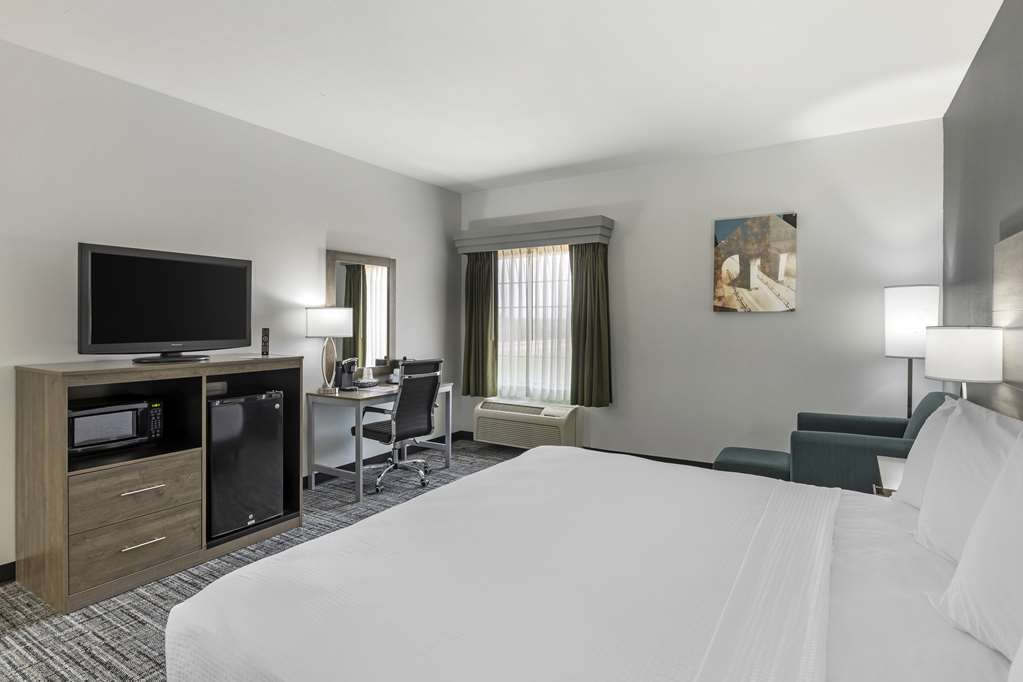 Best Western Plus MidAmerica Hotel - photo 23