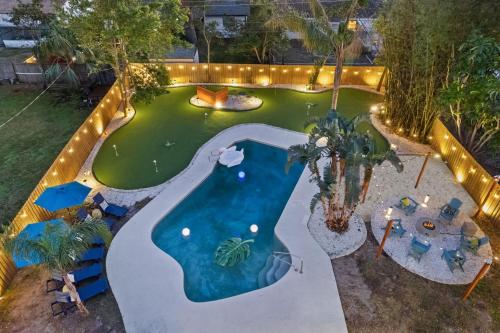 Luxury Getaway Sleeps 12 Pool HTD Beach Closeby in Seminole, United States