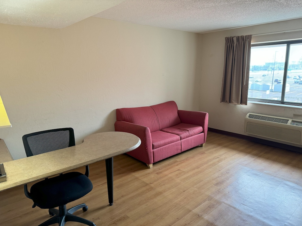 Red Roof Inn and Suites Cleveland Elyria - photo 34