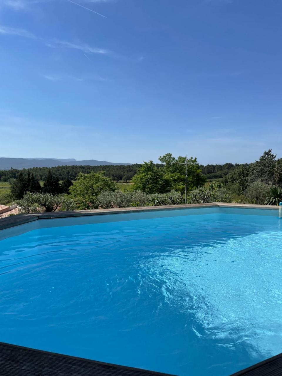 Sainte Victoire Le Cabanon — hotel in Puyloubier