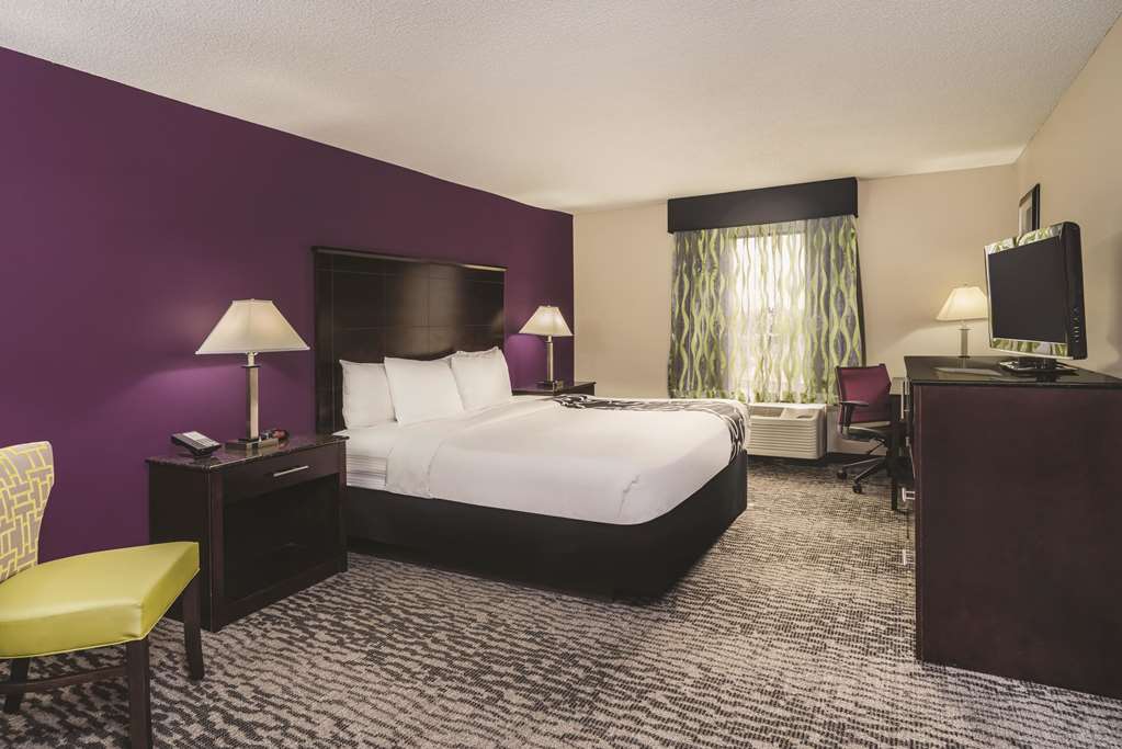 La Quinta Inn & Suites by Wyndham Louisville East - photo 22