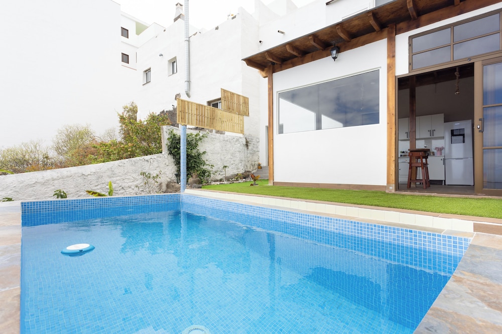 Serendipity F.M in Icod De Los Vinos, Spain