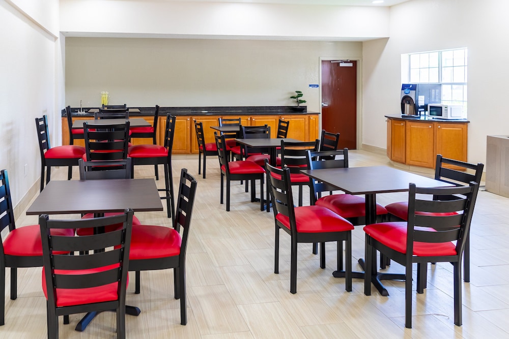 Red Roof Inn PLUS & Suites Savannah I 95 - photo 32