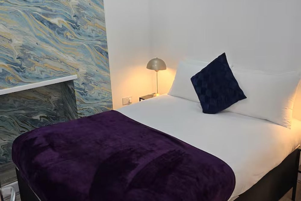 The Grand four bed getaway Sleeps 9 free on street parking in Birmingham, United Kingdom