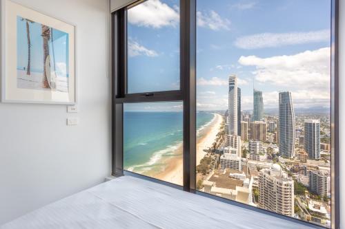 Sea view Beachfront apartment in surfers — 4-Star Luxury Hotel in Gold Coast, Australia