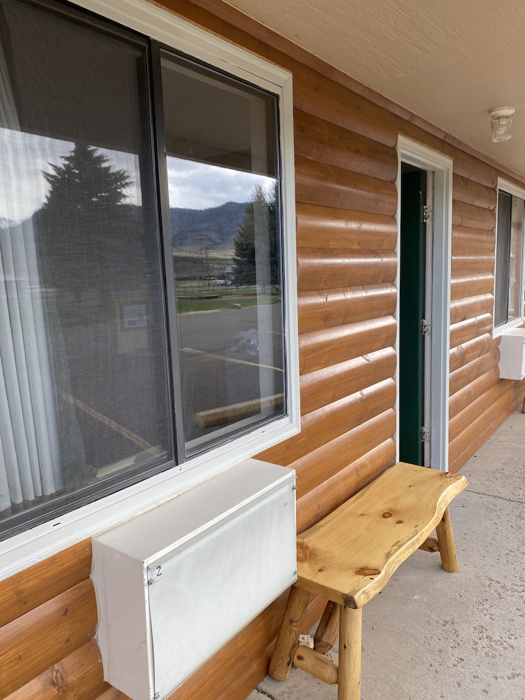 Green Creek Inn and RV Park - photo 13