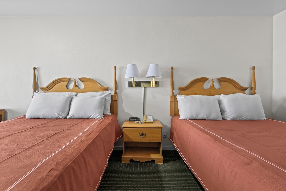 Capital O First Heritage Inn Rantoul IL I 57 - photo 23