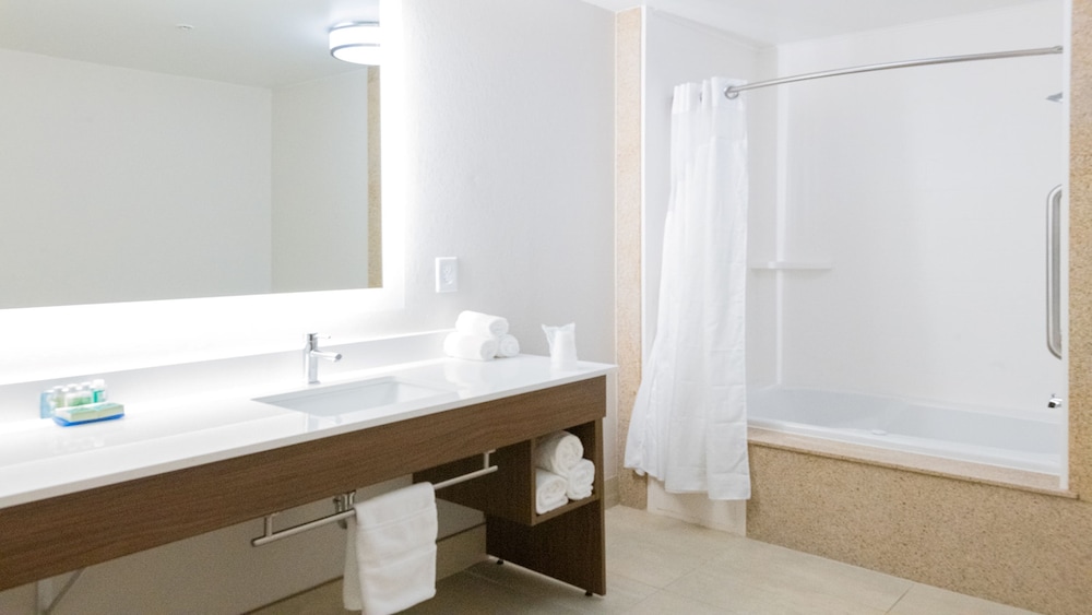Holiday Inn Express Suites Lexington NwVineyard - photo 37