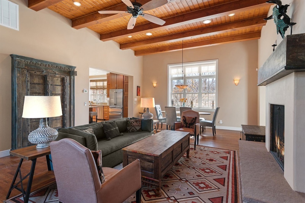 Casa Sage Unbeatable Location Stunning Interior — 4-Star Luxury Hotel in Santa Fe, United States