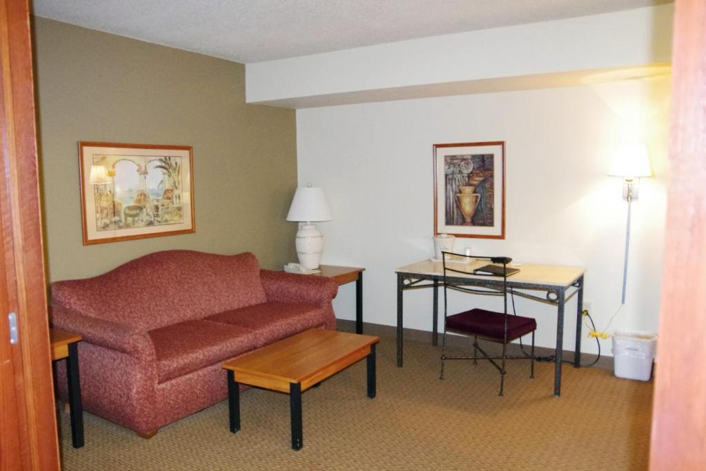Red Lion Inn & Suites Grimes - photo 21