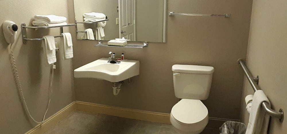 Super 8 by Wyndham Fort Chiswell Wytheville Area - photo 40