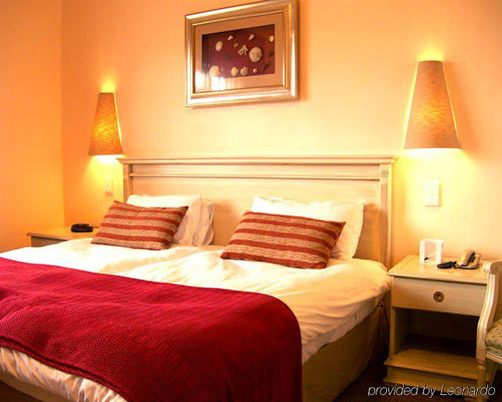Avenue Hotel