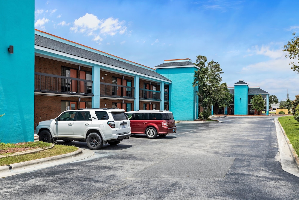 Garnet Inn & Suites Morehead City near Atlantic Beach - photo 52