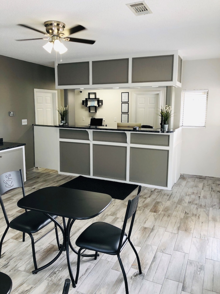 Americas Best Inn Brinkley - photo 2