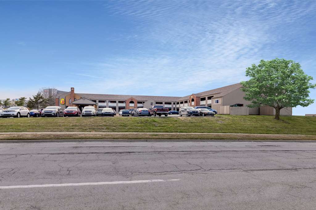 Super 8 by Wyndham Kansas City Airport North - photo 3
