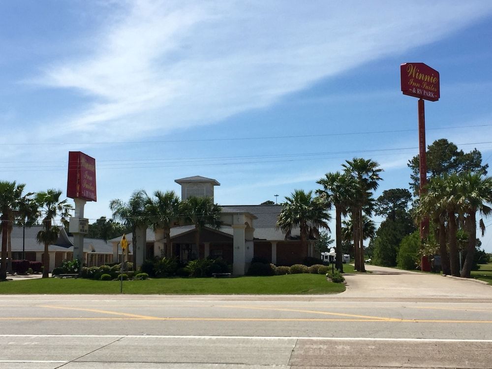 Winnie Inn Suites & RV Park — hotel in Winnie