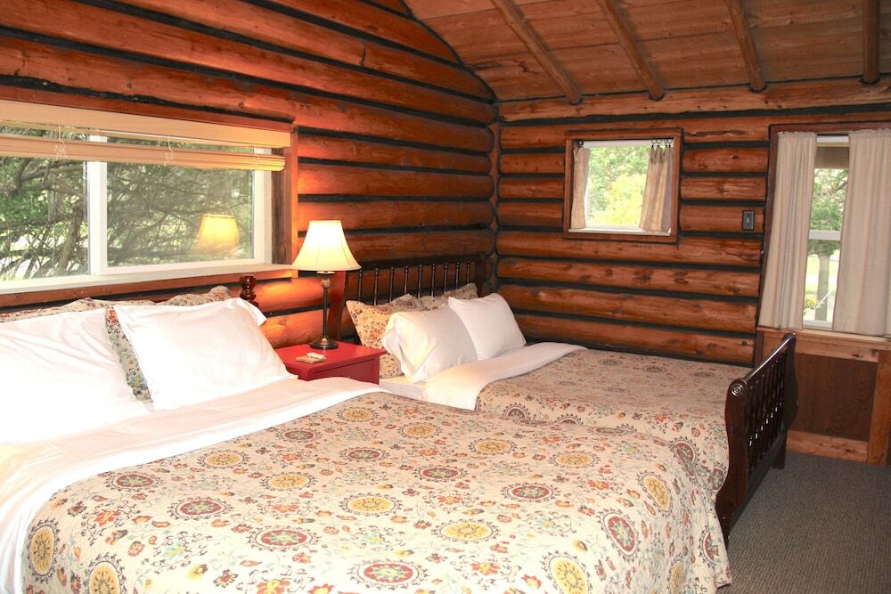 Yellowstone Hot Springs Resort - photo 41