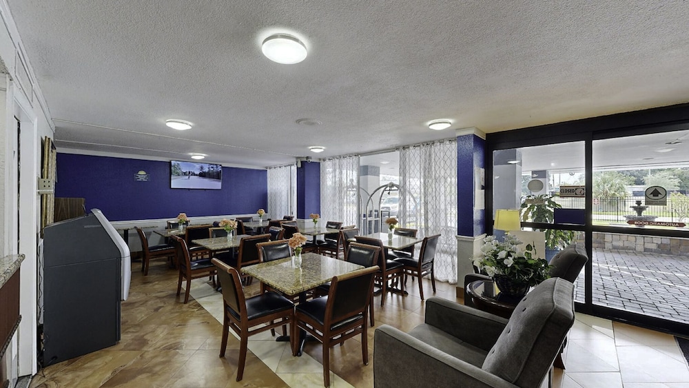 Days Inn by Wyndham Orlando Downtown - photo 25