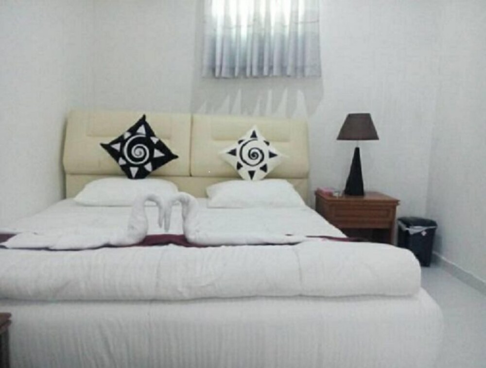 Paragon Hotel — hotel in Minuwangoda