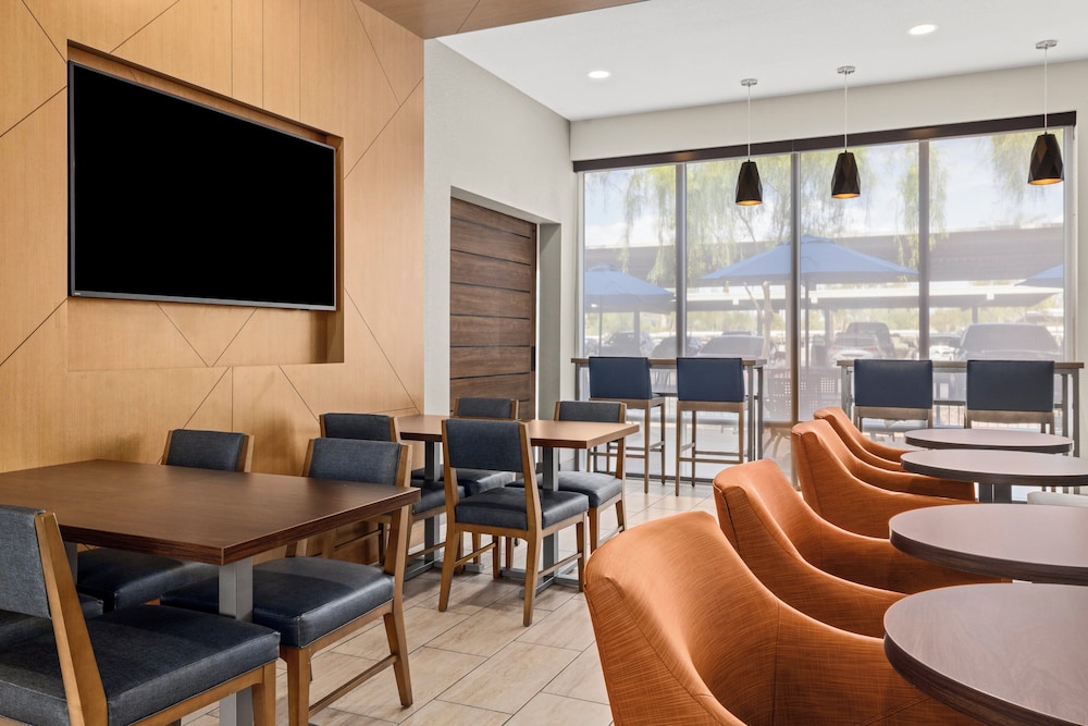 Holiday Inn Express & Suites Phoenix West Tolleson by IHG - photo 62
