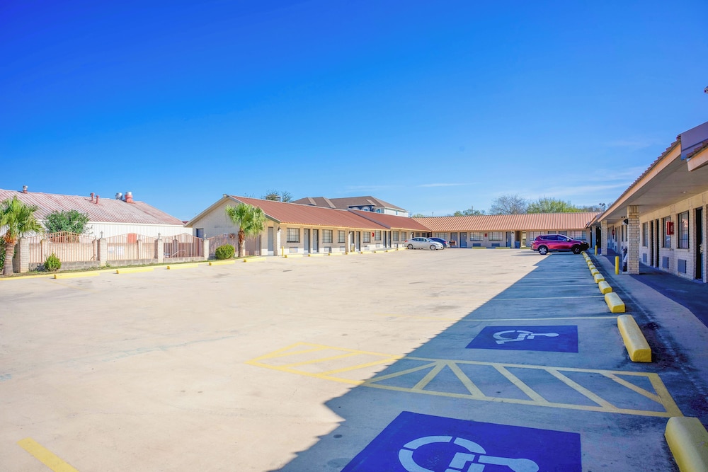 Pleasanton Executive Inn By OYO - photo 50
