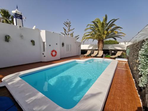 Villa Oliveira By Buenavilla — 4-Star Luxury Hotel in Tias, Spain