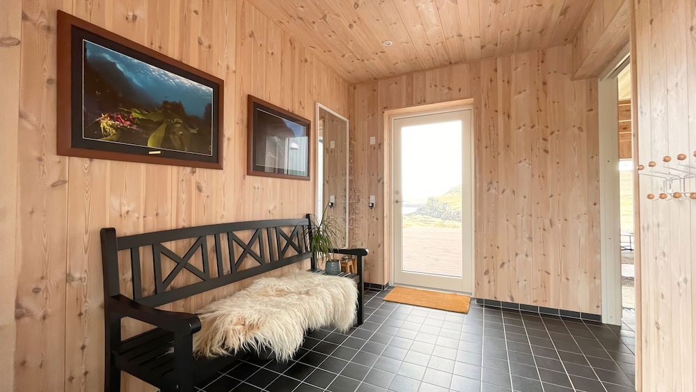 Luxury cottage in amazing surroundings — Sandur — photo 3