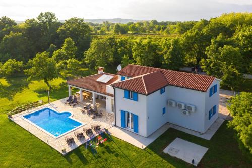 Holiday House Larif Luxury In Nature: Nedescina. Istria — 4-Star Luxury Hotel in Nedescina, Croatia