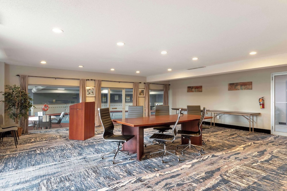 Quality Inn Newton at I 80 - photo 39