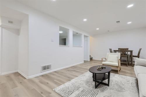15 mins from DIA Fenced Yard Garage Remodeled — Aurora — photo 4