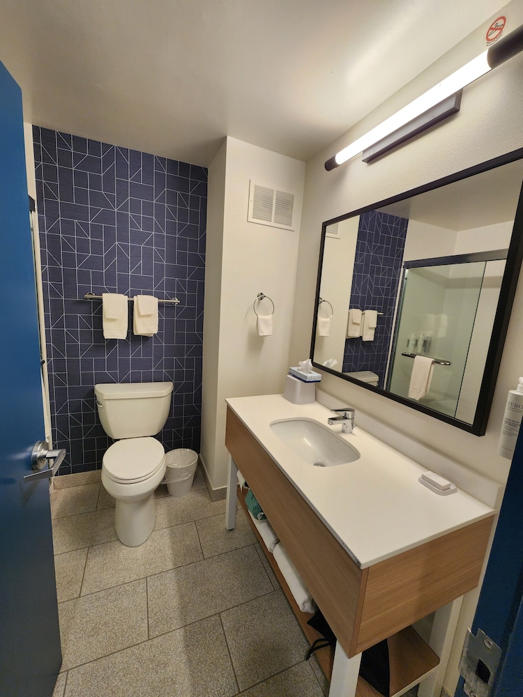 Spark by Hilton Rahway - photo 46