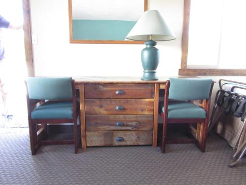 Al's Westward Ho Motel - photo 4