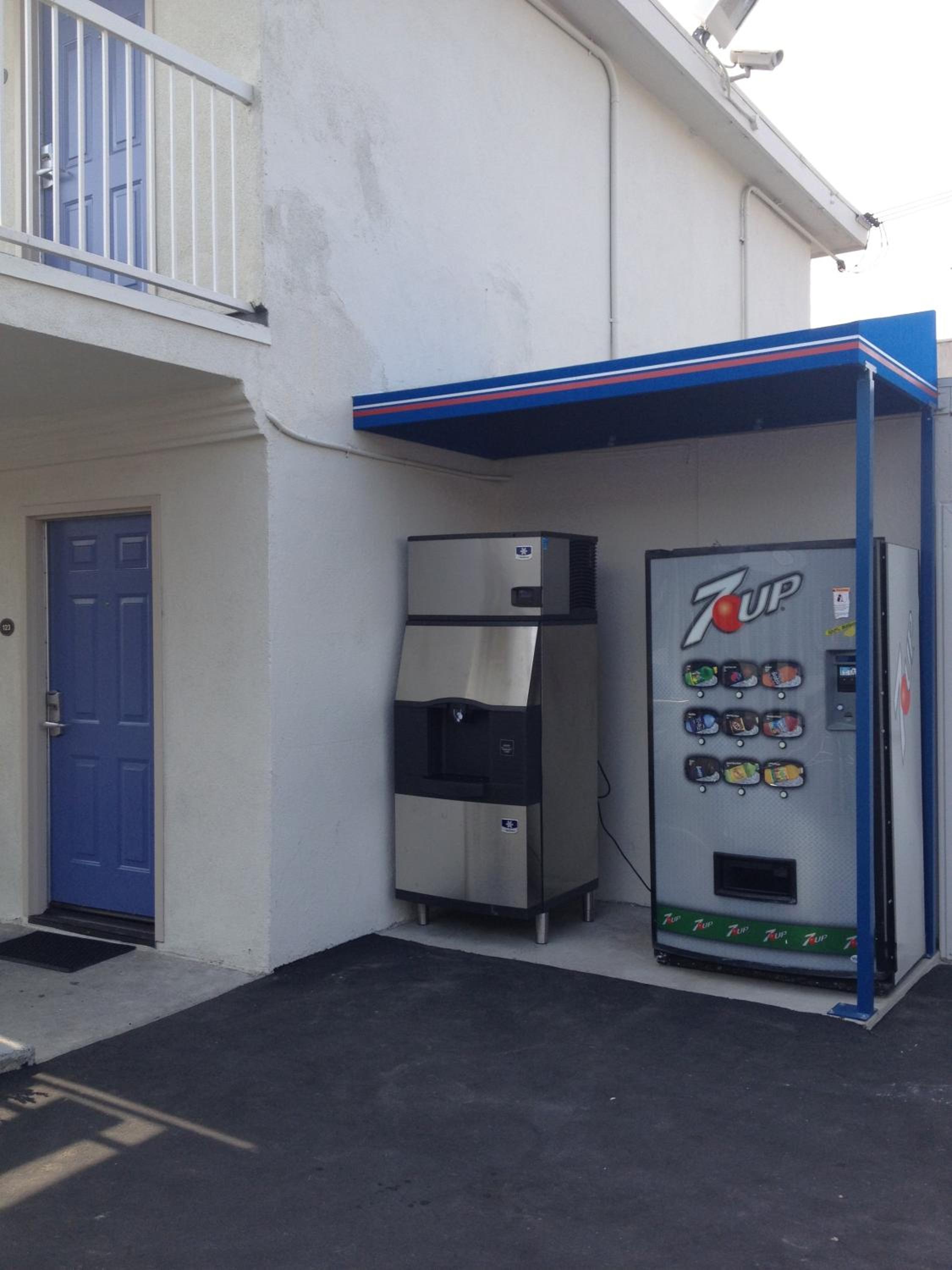 Motel 6 Gardena - photo 22