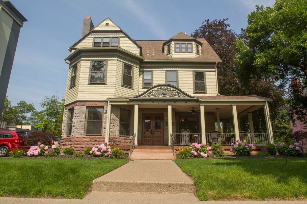 7 On Strath — Rochester