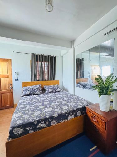 Penthouse Unit with OceanView Wifi Free Parking at Sonia's Island Stay — hotel in Virac