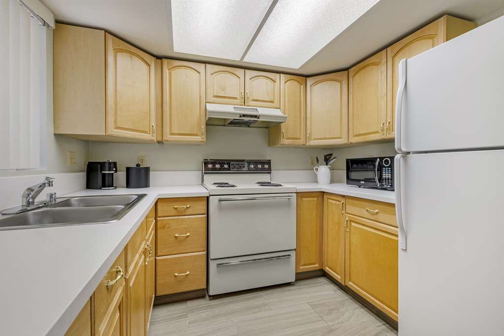 Best Western Plus Palm Desert Resort - photo 22