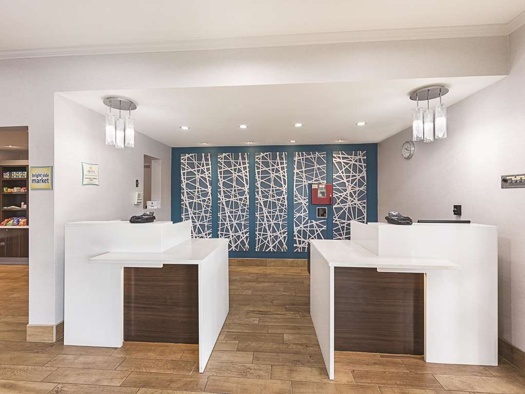 La Quinta Inn & Suites by Wyndham Central Point Medford - photo 11