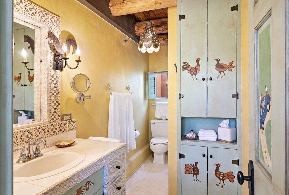 Cinco Chimineas Indoor Pool Walk to Canyon Rd Authentic Historic Santa Fe in Santa Fe, United States