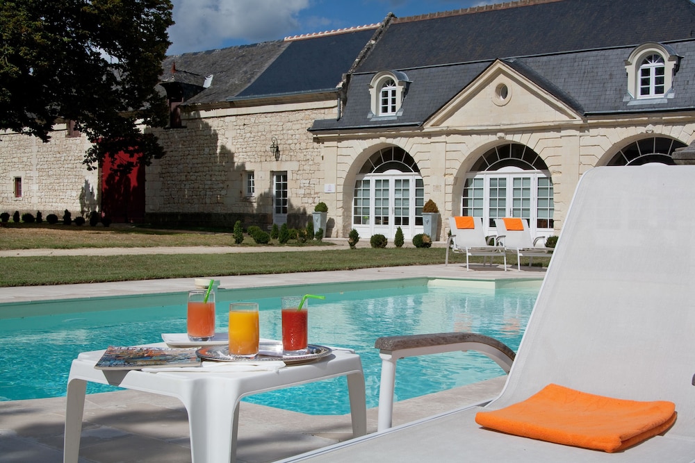 Chateau de La Platerye — 4-Star Luxury Hotel in Restigne, France