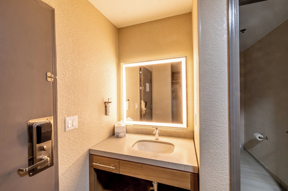 Candlewood Suites Wichita Northwest - photo 16